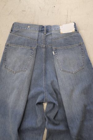 4 TUCK JEANS