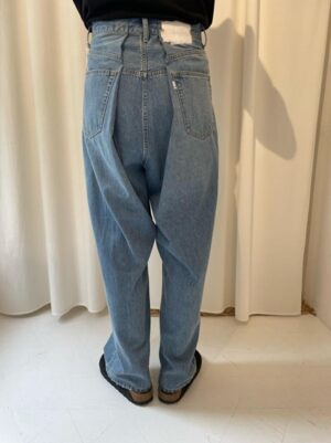 4 TUCK JEANS