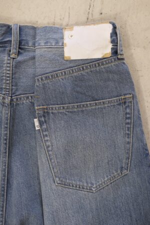4 TUCK JEANS
