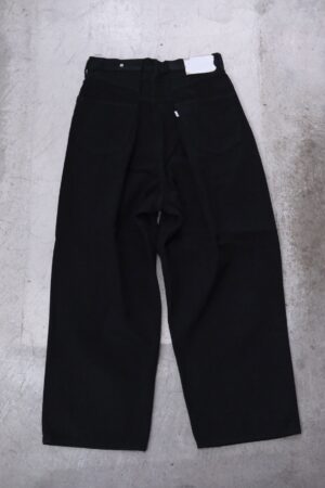 4 TUCK JEANS