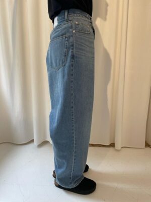 4 TUCK JEANS