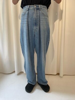 4 TUCK JEANS