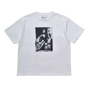 Amy Winehouse “Sitti ng On A Chair” Photo S/S Tee