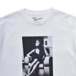 Amy Winehouse “Sitti ng On A Chair” Photo S/S Tee