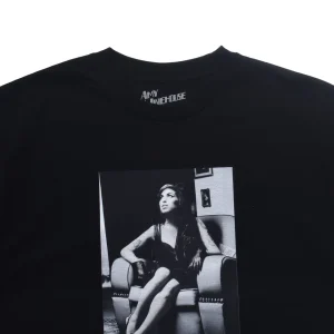 Amy Winehouse “Sitti ng On A Chair” Photo S/S Tee