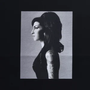 Amy Winehouse “Profi le” Photo S/S Tee