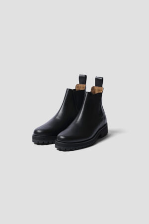 CHELSEA BOOTS